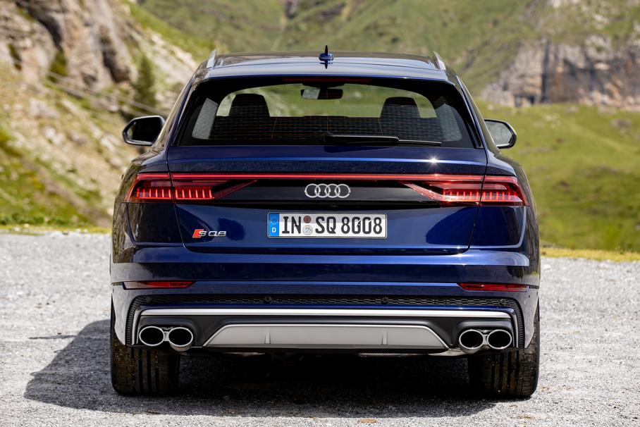 Кроссовер SQ8 построен на той же платформе MLB Evo, что и Audi Q7, Volkswagen Touareg, Porsche Cayenne, Bentley Bentayga и Lamborghini Urus