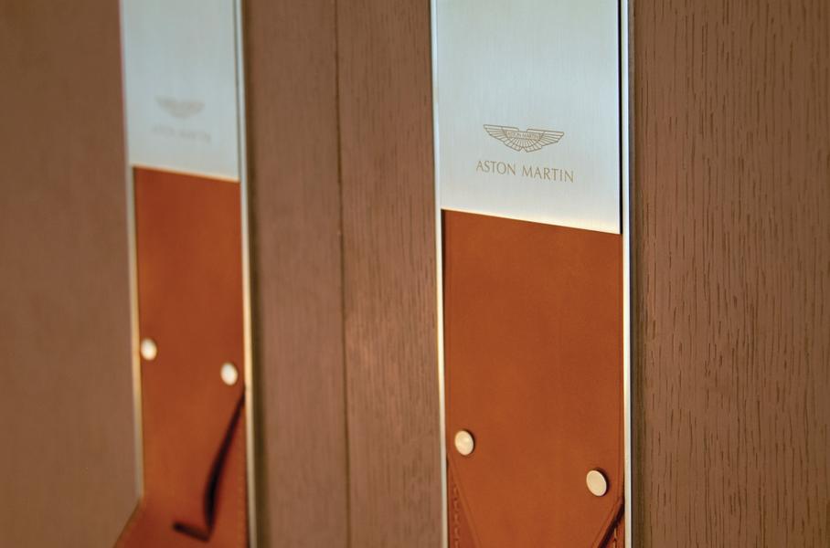 «В этом жилом комплексе интерьеры вдохновлены Aston Martin, но учитывается также тропический климат Майами, — говорит Марек Рейхман — Мы внедряем ДНК Aston Martin с помощью мельчайших деталей и тонкой работы с акцентом на удобстве использования. Здание создано для людей, ценящих высочайшее качество и мастерство исполнения, тех, кто любит ощущение чего-то вечного».