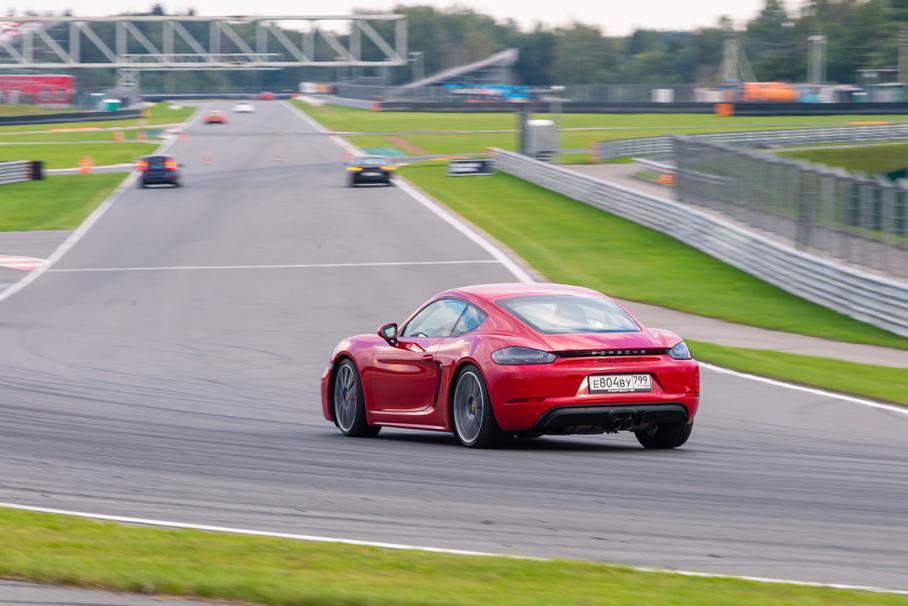 Toyota Supra против Porsche 718 Cayman GTS