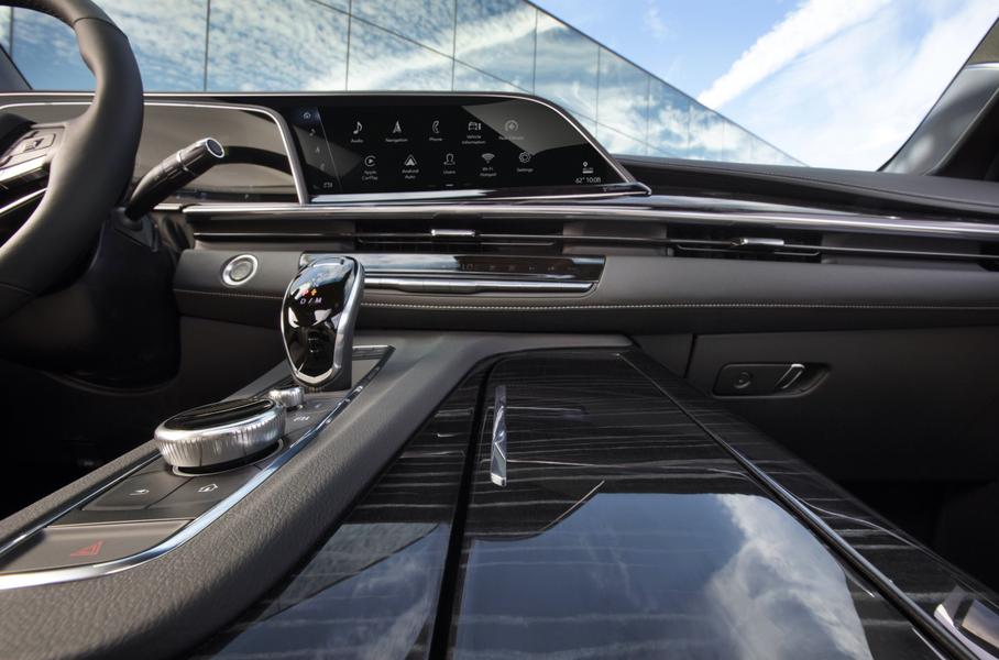 Новый Cadillac Escalade: дизель, пневмоподвеска и изогнутый 38-дюймовый дисплей