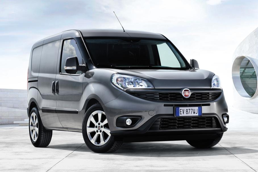 Грузовой Doblo Cargo стандартной длины в богатом исполнении (бамперы в цвет кузова)