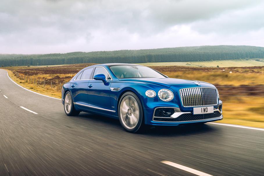 Новый [Bentley Flying Spur](https://motor.ru/testdrives/bentley-flying-spur.htm) третьего поколения
