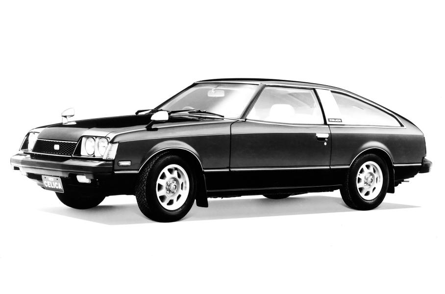 Серийная Toyota Celica второго поколения выпускалась с 1977 по 1981 год в кузовах купе и лифтбэк, как на этом фото