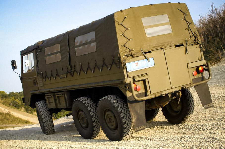 Steyr-Puch Pinzgauer 712