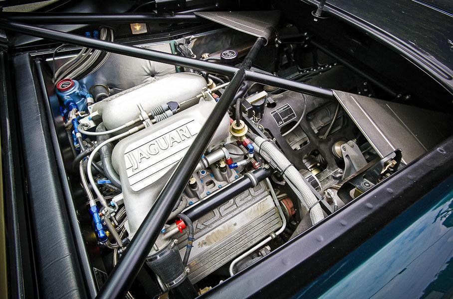 Jaguar XJ220