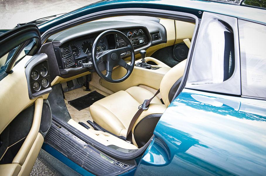 Jaguar XJ220