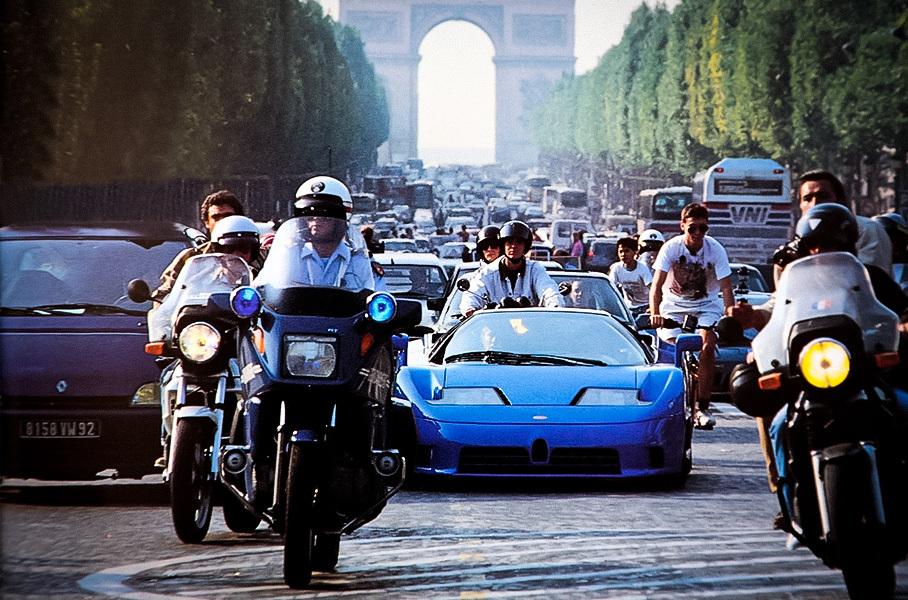 Крестный отец: великому Bugatti EB110 исполнилось 30 лет