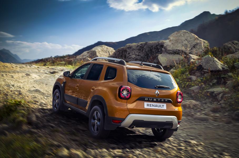 Сзади кроссовер получил квадратные фонари, напоминающие оптику Jeep Renegade