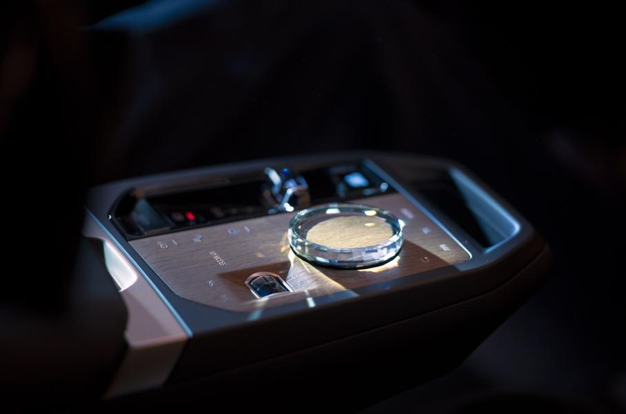 BMW iDrive 8: мультимедиа будущего