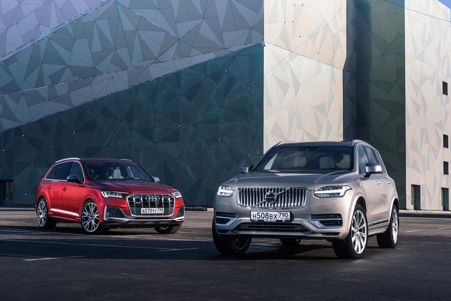 В той же самой Европе у Audi есть и Q7 с плагин-гибридной силовой установкой TFSI e. Но даже та не дотягивает по степени электрификации до Volvo T8 Recharge: там 381 сила, из которых 340 — бензиновые, хотя батарея побольше: 14 против 11 кВт∙ч.