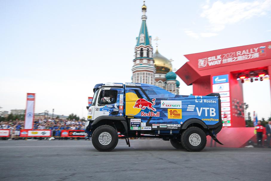 Новый грузовик KAMAZ Master с кабиной семейства К5 на торжественном старте «Шелкового пути» в Омске
