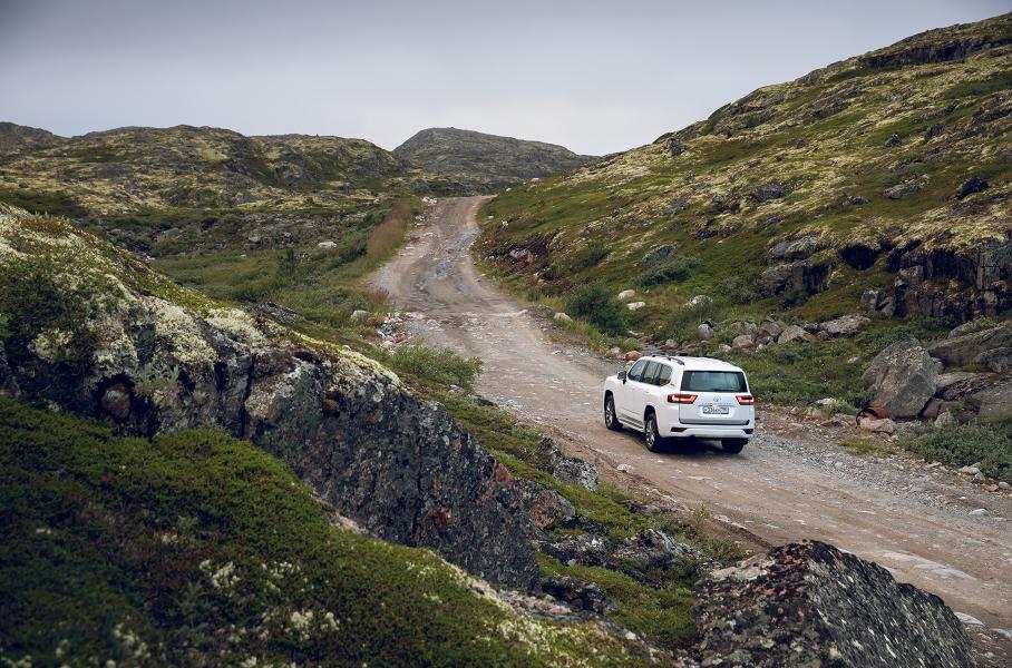 Toyota Land Cruiser 300 — тест-драйв главной новинки года
