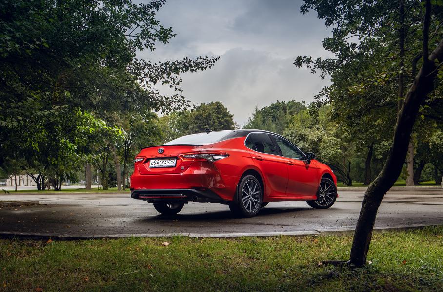 Видео: Toyota Camry не для такси и чиновников