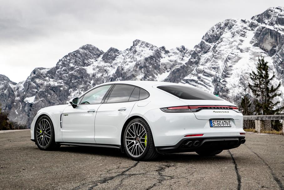 10 конкурентов Mercedes-AMG GT 63 S E Performance