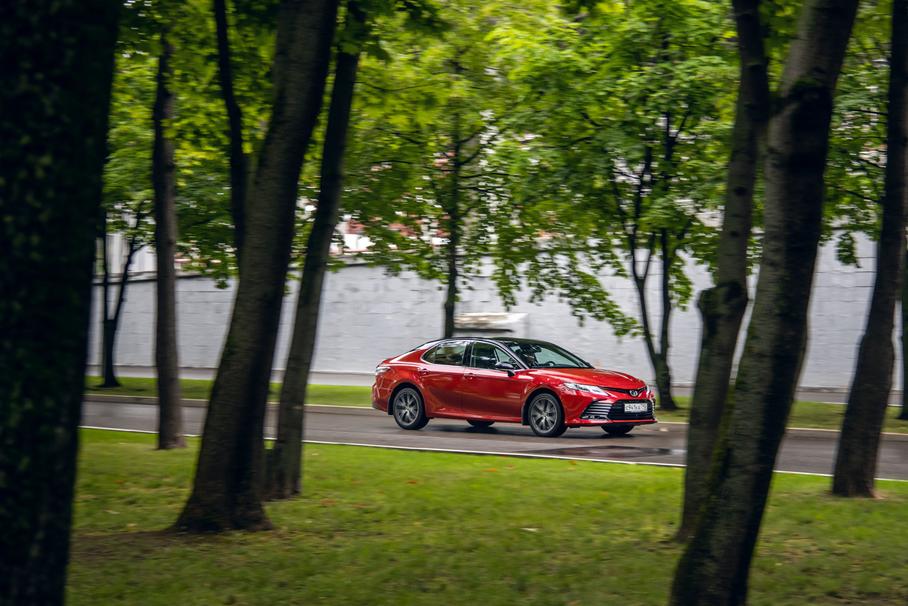 Взяли Toyota Camry на длительный тест