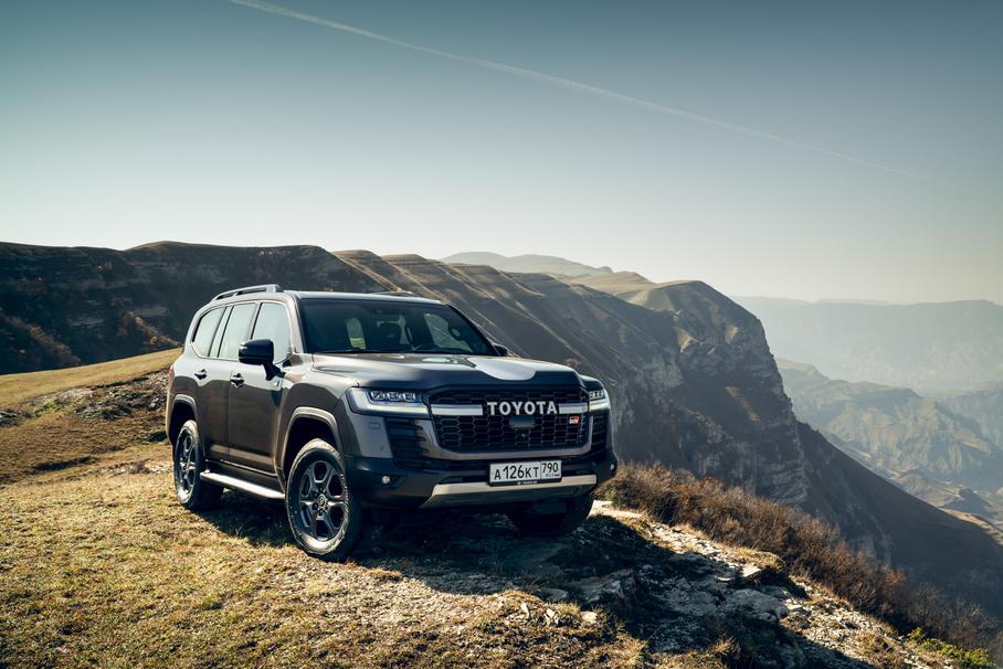 Топовый Toyota Land Cruiser 300: дизель и версия GR Sport