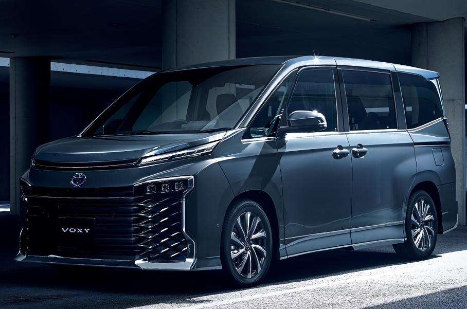 Toyota представила минивэны Noah и Voxy нового поколения