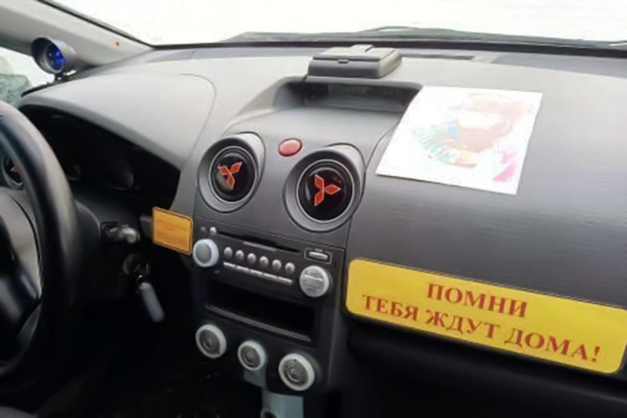 Для машин водителей-военнослужащих придумали новое правило. И оно странное