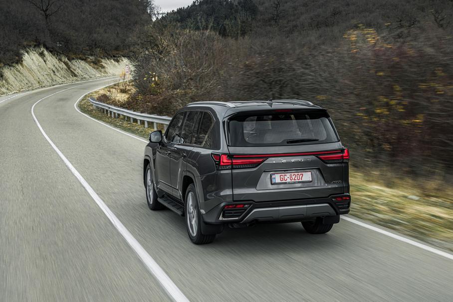 Тест нового Lexus LX: дорогой Land Cruiser 300 или нечто большее?