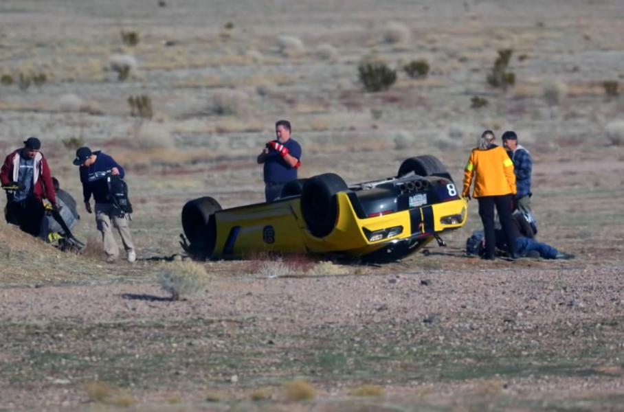 Chevrolete Corvette C7 перевернулся на гоночной трассе на полной скорости. Но водитель не пострадал