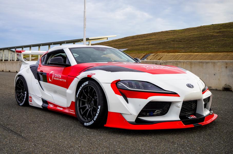 Видео: Toyota Supra научили дрифтить без водителя