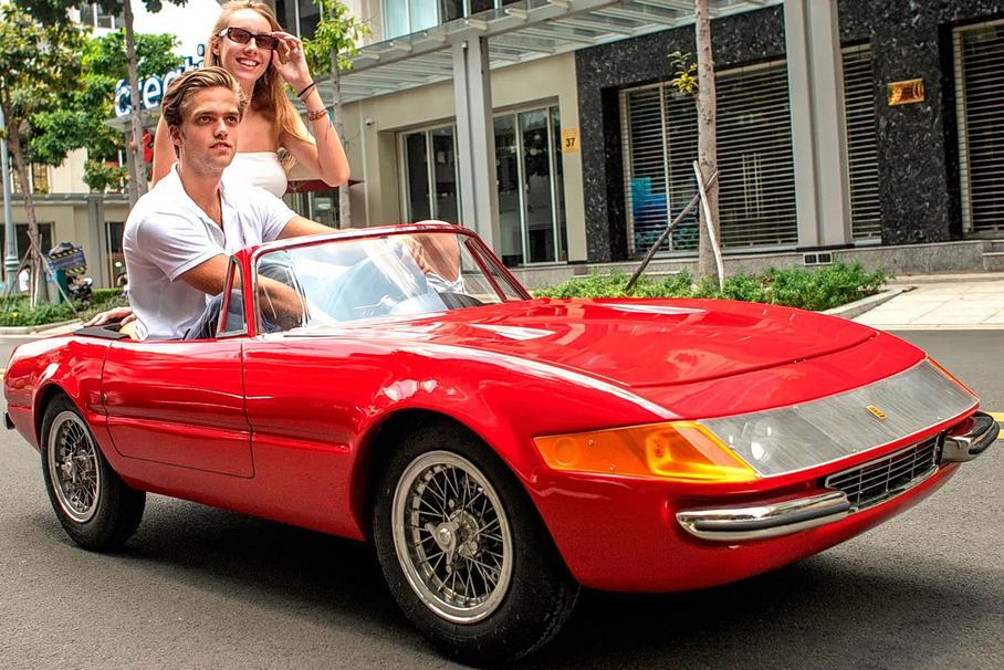 Детскую Ferrari Daytona с 0,1-литровым мотором пустили с молотка