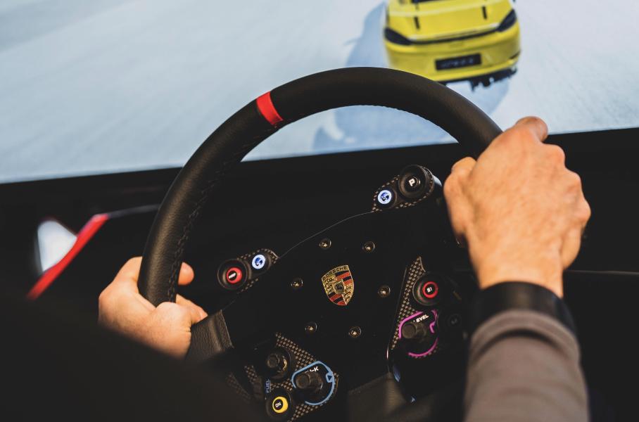 Porsche позволит превращать любую дорогу в трассу для игрового симулятора