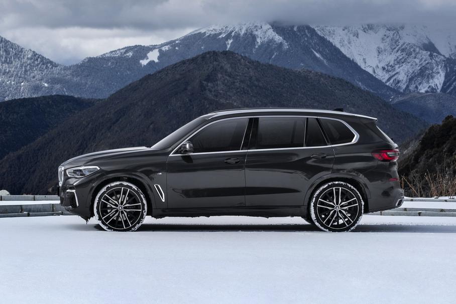 BMW превратила X5 в кроссовер-лимузин