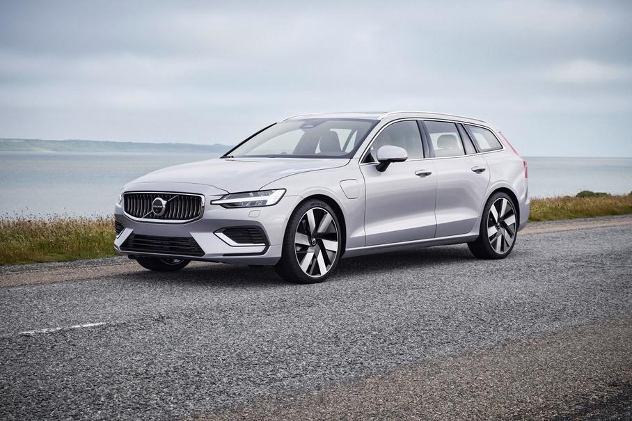 Премиальная Mazda CX-60, кроссовер Renault Austral и обновлённые Volvo S60/V60: главное за неделю