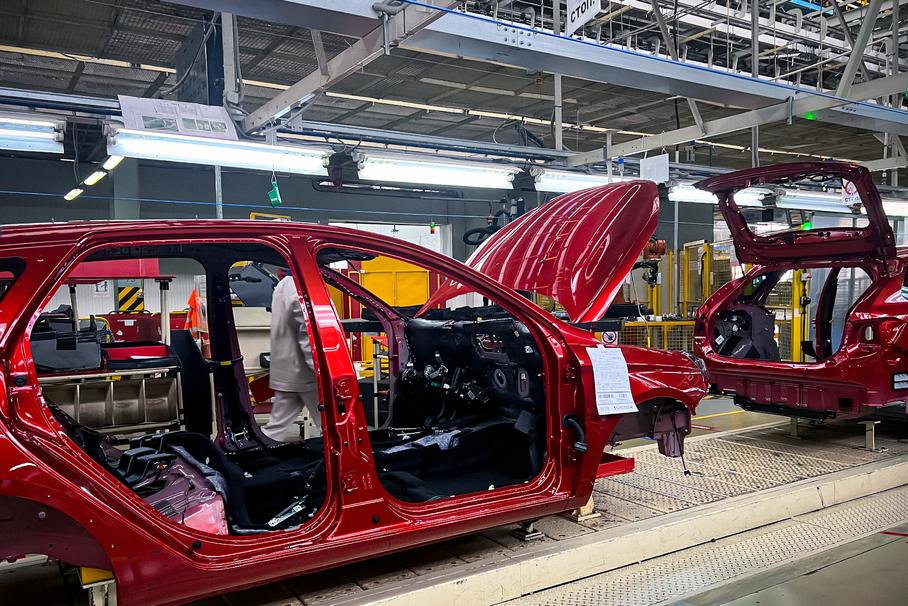 Сборка Lada Vesta возобновляется, а Granta отправляется в простой