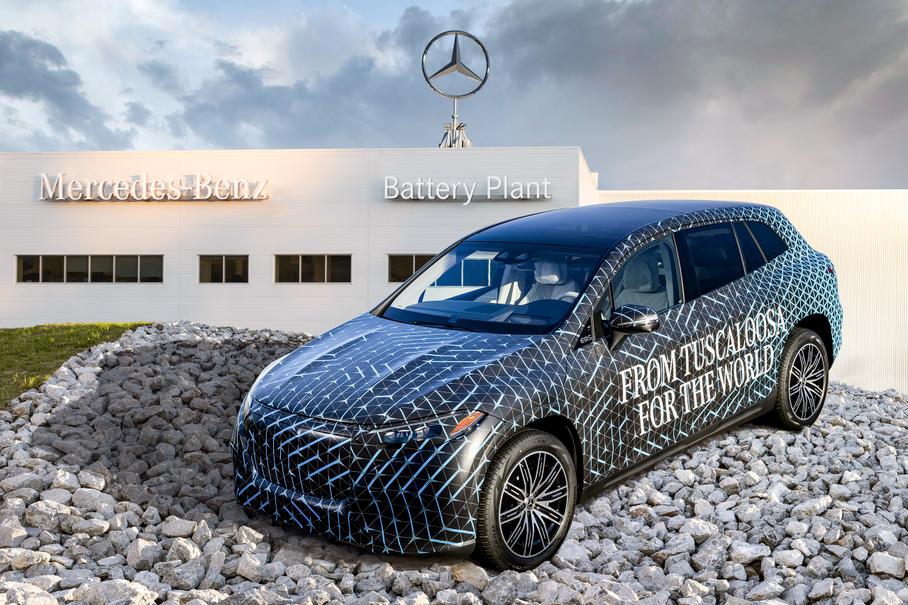 Интерьер Mercedes-Benz EQS SUV, экстерьер нового Maserati GranTurismo и «вулканический» Lexus LC: главное за неделю