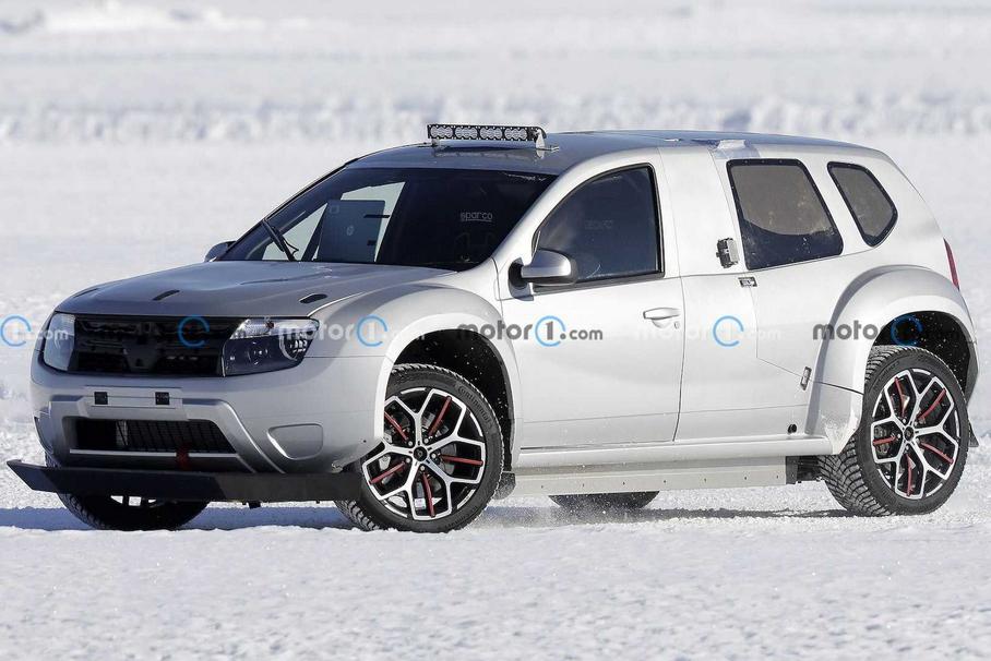 Renault маскирует новый суперкроссовер под кузовом старого Duster