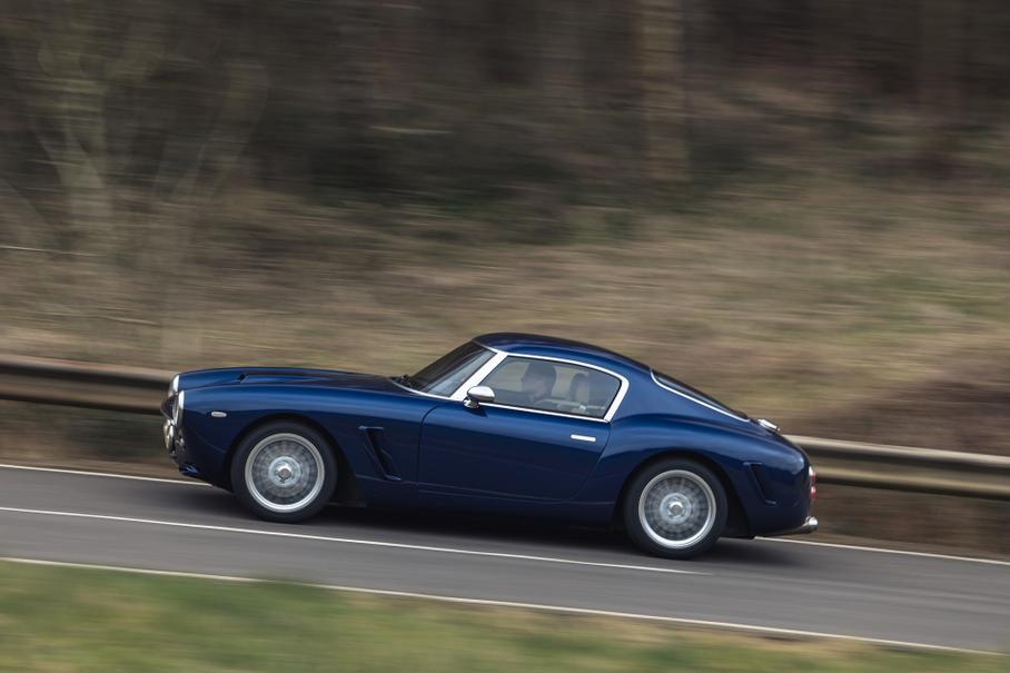 RML показала тесты рестомода Ferrari 250 SWB