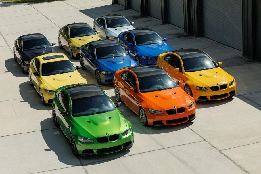 Коллекцию из одинаковых, но разных BMW M3 показали на видео