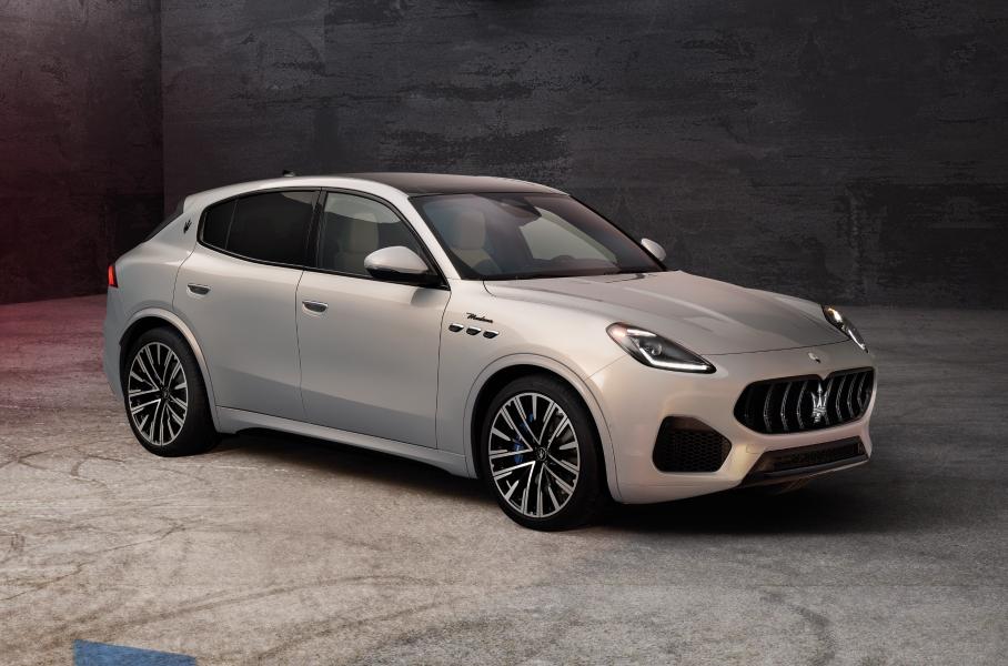 Новый кроссовер Maserati, юбилейный «Гелендваген» и первая фотография Ferrari Purosangue: главное за неделю
