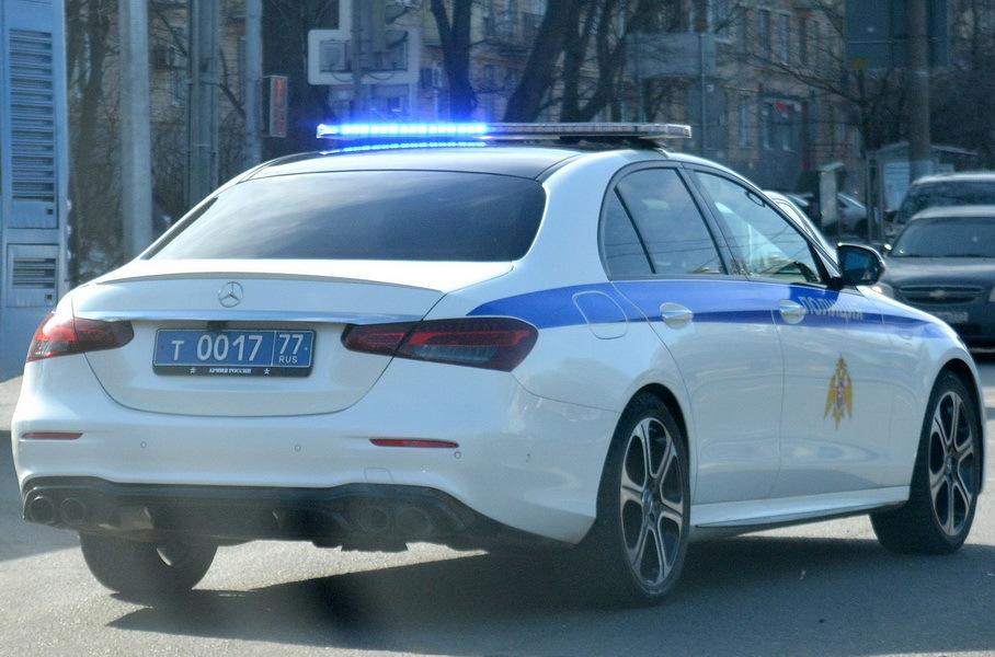Полицейский Mercedes-AMG E 53, platesmania.com