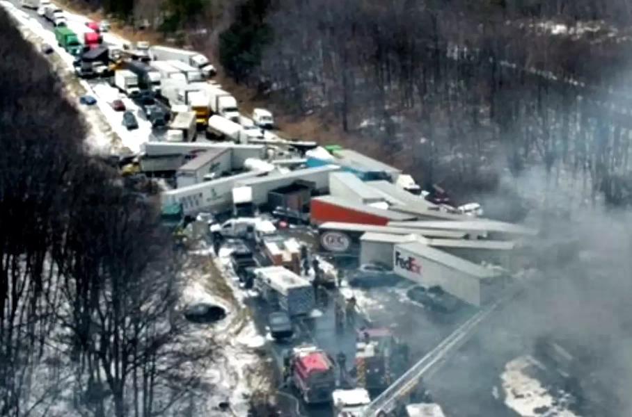 Видео: на трассе в США столкнулись 50 автомобилей