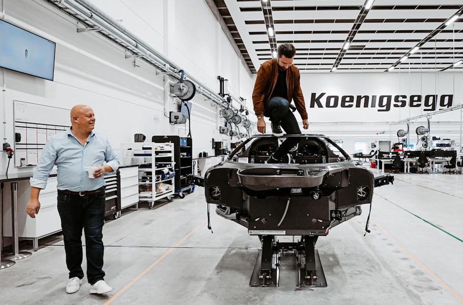 Кристиан фон Кёнигсегг устроил экскурсию по заводу Koenigsegg