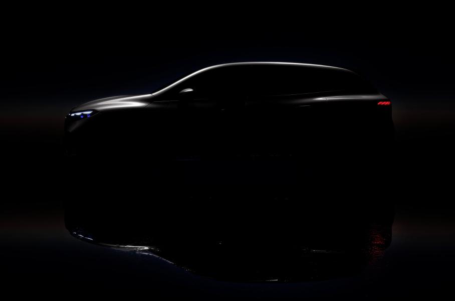 Электрический кроссовер Mercedes-Benz EQS: новое изображение