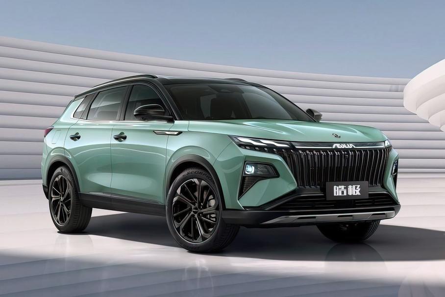 Dongfeng показал новый кроссовер со стильным салоном