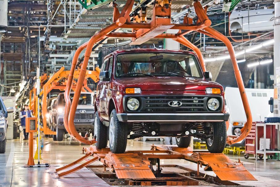 Стало известно, когда АвтоВАЗ начнет выпускать упрощенные Lada