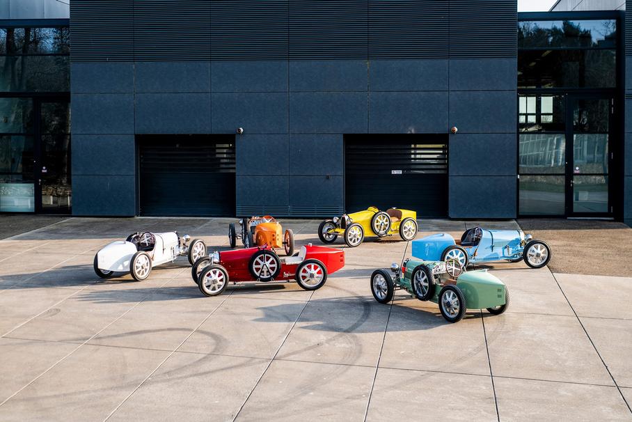 Коллекционер купил восемь Bugatti, из которых шесть – для детей