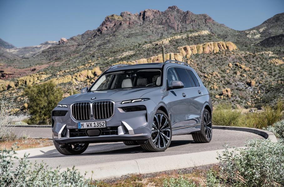 Обновлённый BMW X7, заднеприводный Lamborghini Huracаn Tecnica и электрокупе Genesis: главное за неделю