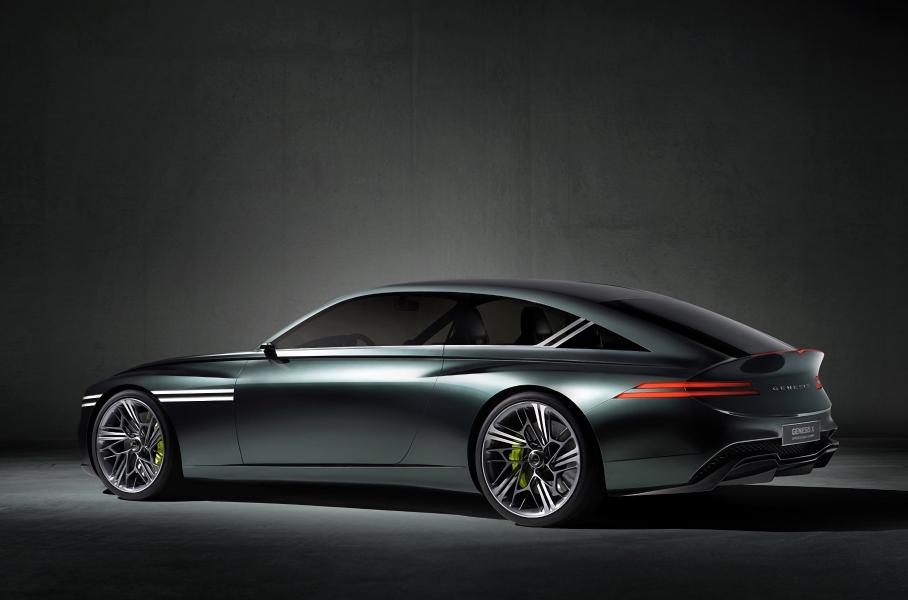 Обновлённый BMW X7, заднеприводный Lamborghini Huracаn Tecnica и электрокупе Genesis: главное за неделю