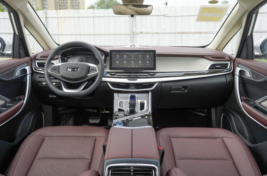 Интерьер актуального Geely Jiaji, autohome.com.cn