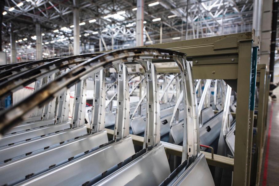Компания Henkel уходит из России: почему это плохо для автопрома