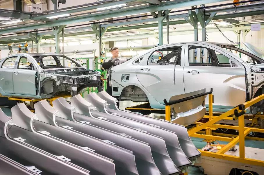 АвтоВАЗ возобновит сборку автомобилей Lada. Кроме одного