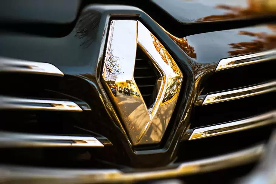 Renault планирует продать долю в Nissan