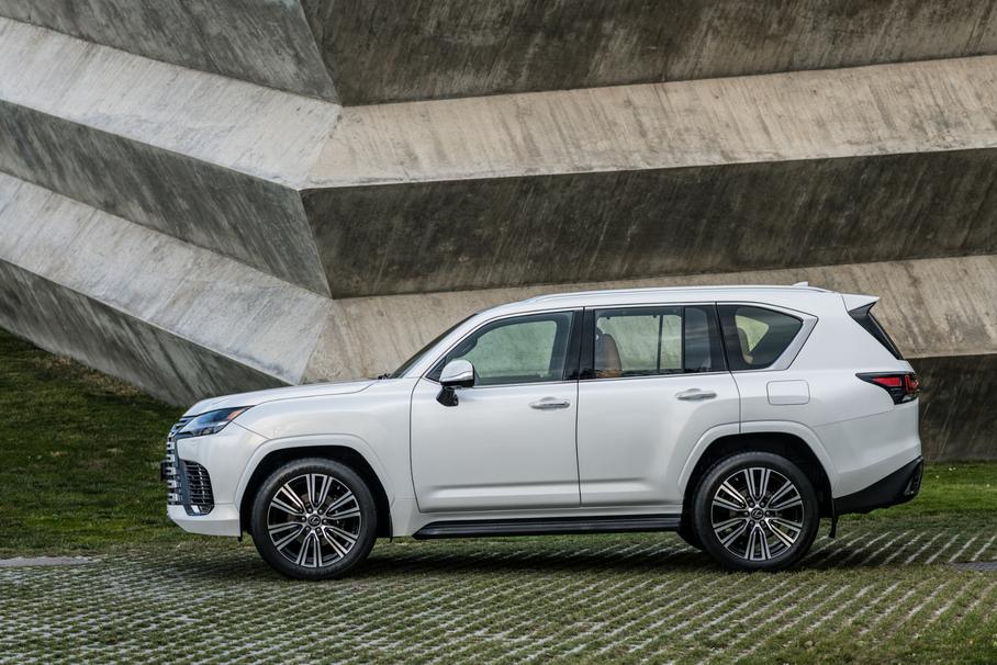 Новый Lexus LX