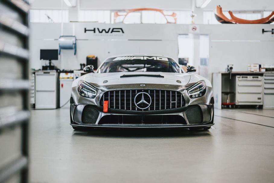 Трековые Mercedes-AMG GT4 получат экологичные бампера из льна